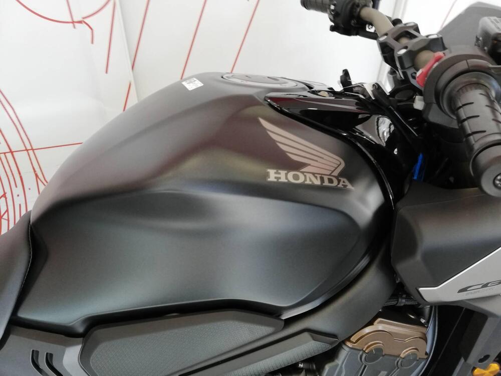 Honda CB 650 R E-Clutch (2024 - 25) (12)