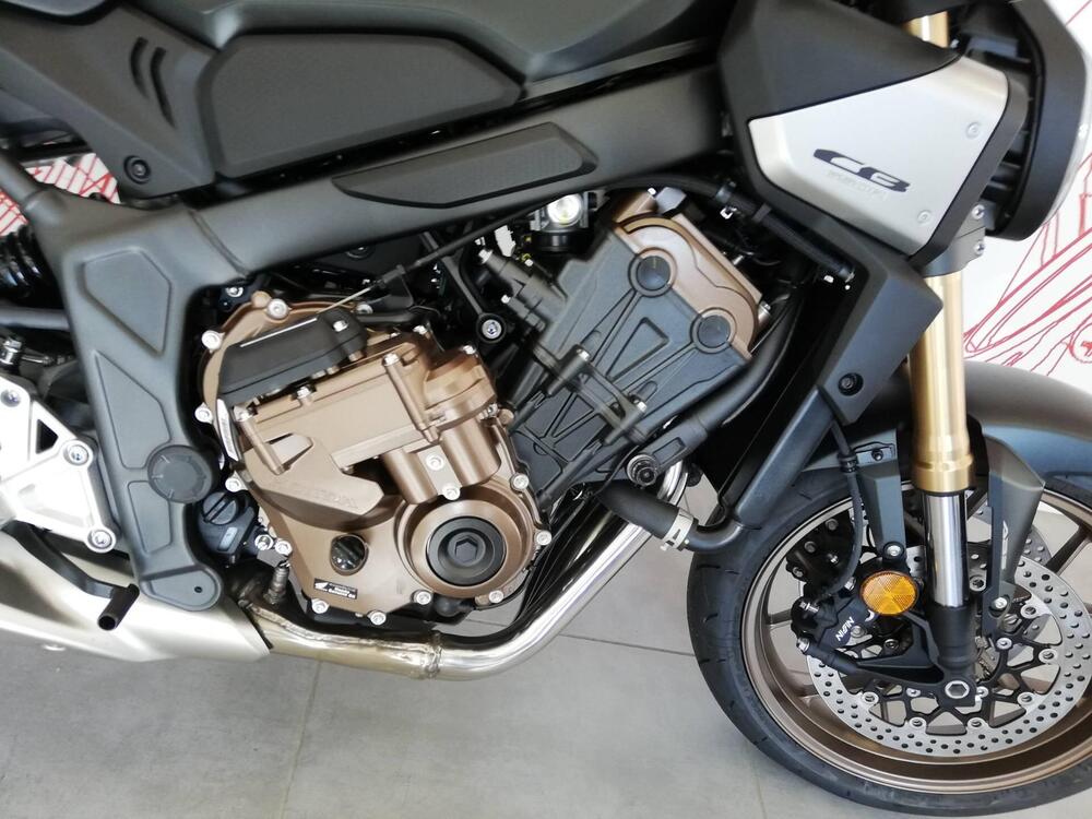 Honda CB 650 R E-Clutch (2024 - 25) (14)