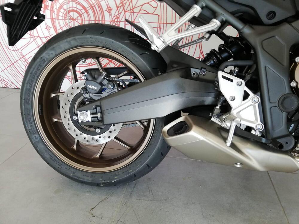 Honda CB 650 R E-Clutch (2024 - 25) (15)