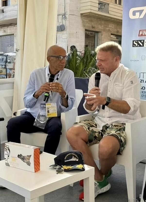 Francesco Lollobrigida, dal &quot;diritto all&#039;eleganza&quot; (by lady Soumahoro) al &quot;diritto alla tamarraggine&quot;. Ma come si &egrave; vestito al G7 agricoltura? Bermuda mimetici e sneakers tricolore. Sar&agrave; colpa del divorzio da Arianna Meloni? 