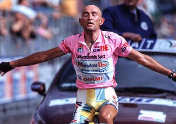 Mistero della morte di Marco Pantani, le rivelazioni inquietanti di due agenti della polizia scientifica sul caso del ciclista: &ldquo;Qualcuno entr&ograve; nella sua camera prima di noi&rdquo;. E intanto la procura di Trento&hellip;