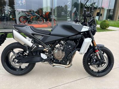 Husqvarna Svartpilen 801 (2024 - 25) usata