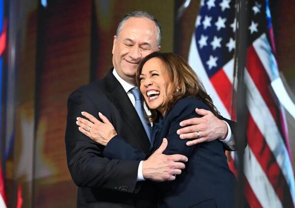 Bomba sulle elezioni Usa: il marito di Kamala Harris ha &ldquo;picchiato l&rsquo;ex fidanzata&rdquo; per aver guardato un altro uomo? L&rsquo;inchiesta che smonta l&rsquo;immagine del &ldquo;marito femminista&rdquo; e anti-Trump della candidata Democratica