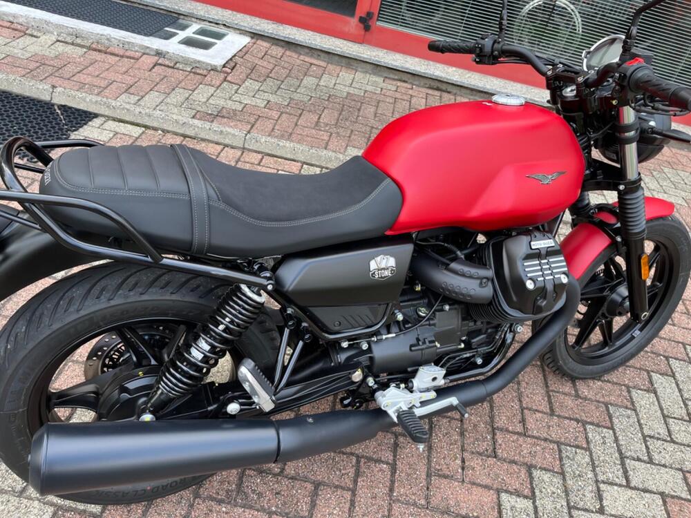 Moto Guzzi V7 Stone (2021 - 24) (13)