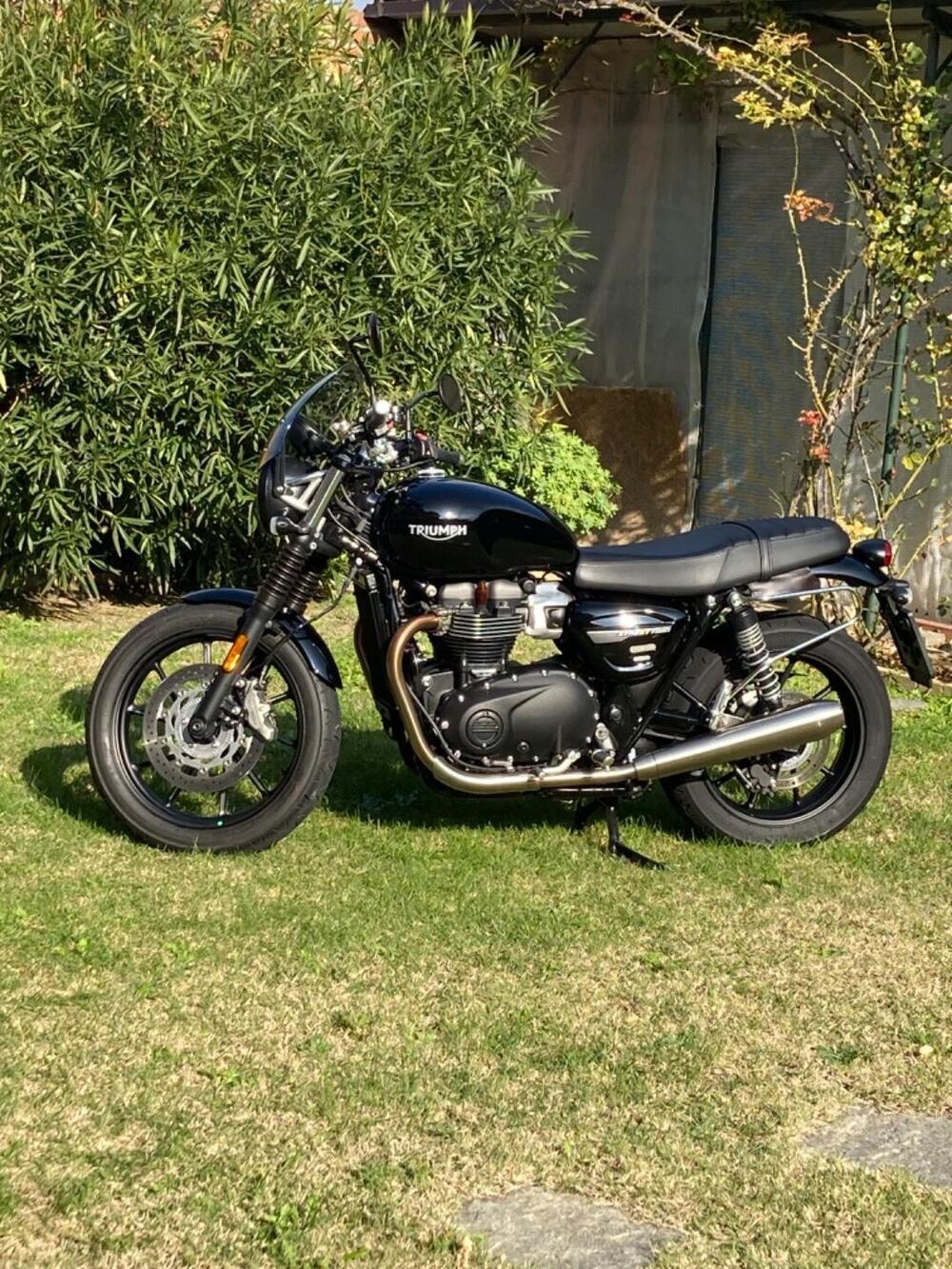 Triumph Street Twin 900 (2021 - 22) (8)