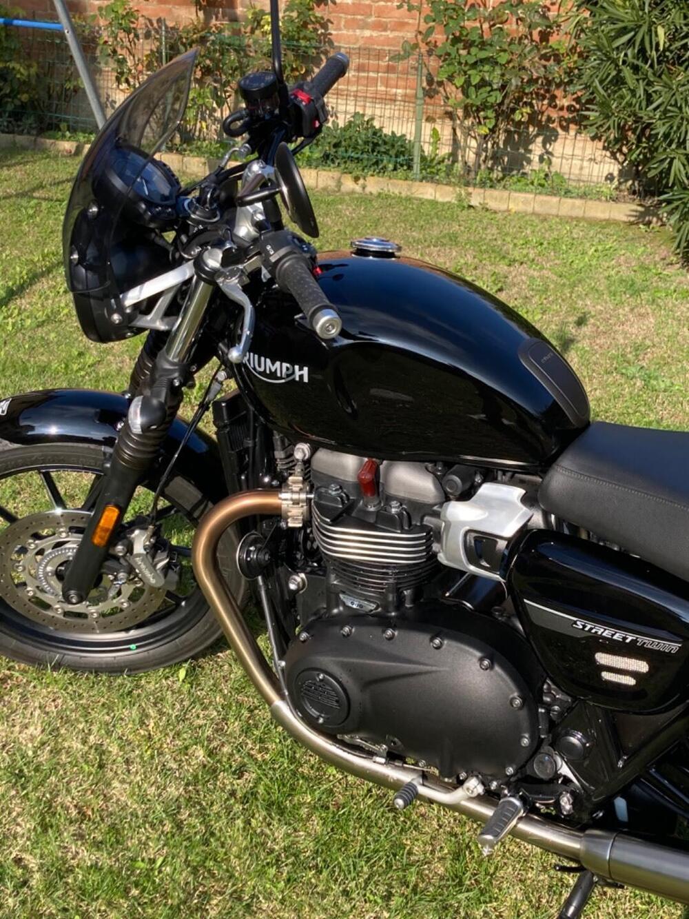 Triumph Street Twin 900 (2021 - 22) (9)