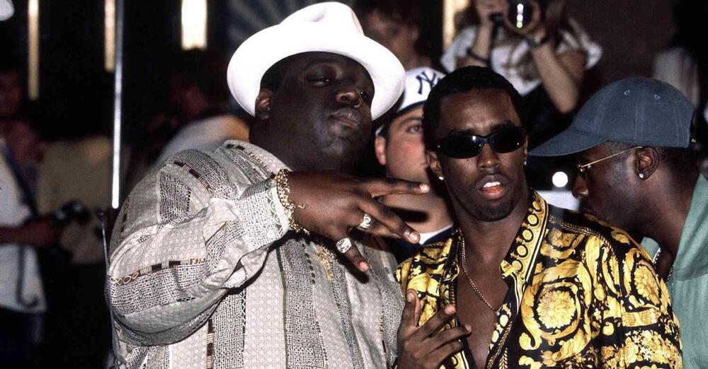 Diddy in prigione, ma cosa c&rsquo;entra Sean Combs con gli omicidi di Notorious B.I.G. e Tupac? E cos&rsquo;ha detto di Puff Daddy la sua ex assistente? &ldquo;&Egrave; un incubo ambulante e&hellip;.&rdquo;