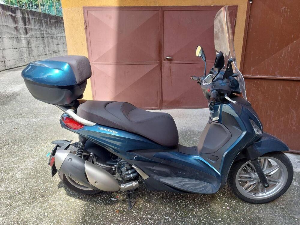 Piaggio Beverly 300 ABS-ASR (2021 - 25) (2)