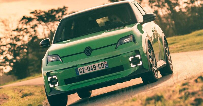 Renault 5: arriva il primo test drive dall&rsquo;Inghilterra, ecco le prime informazioni