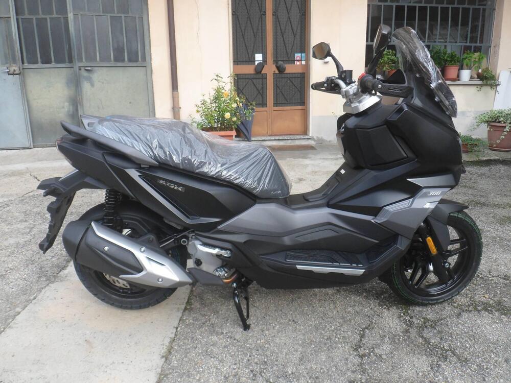 Sym ADX 300 (2024 - 25) (3)