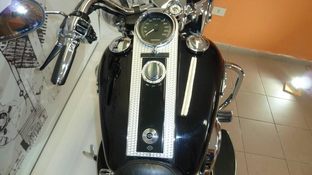 Harley-Davidson 1450 Road King Classic (2006 - 07) - FLHRCI (10)