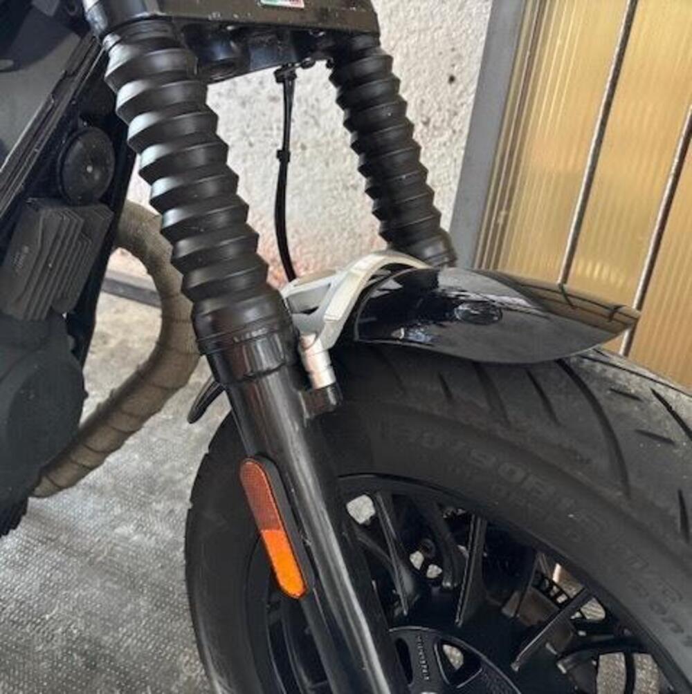 Moto Guzzi V9 Bobber (2016 - 18) (15)