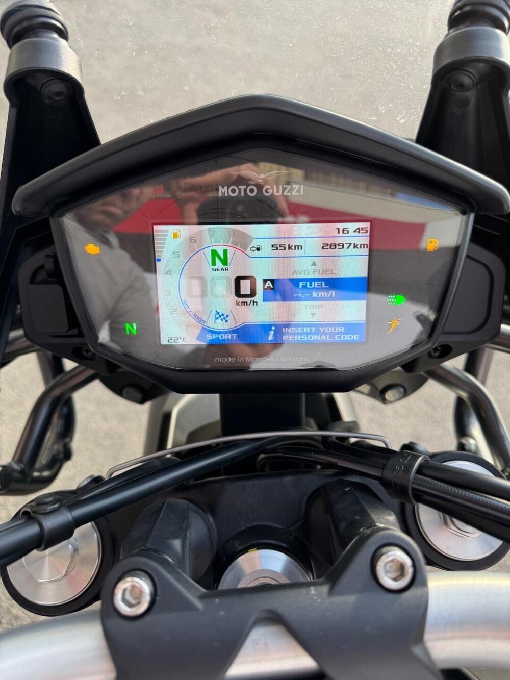 Moto Guzzi V85 TT (2021 - 23) (8)