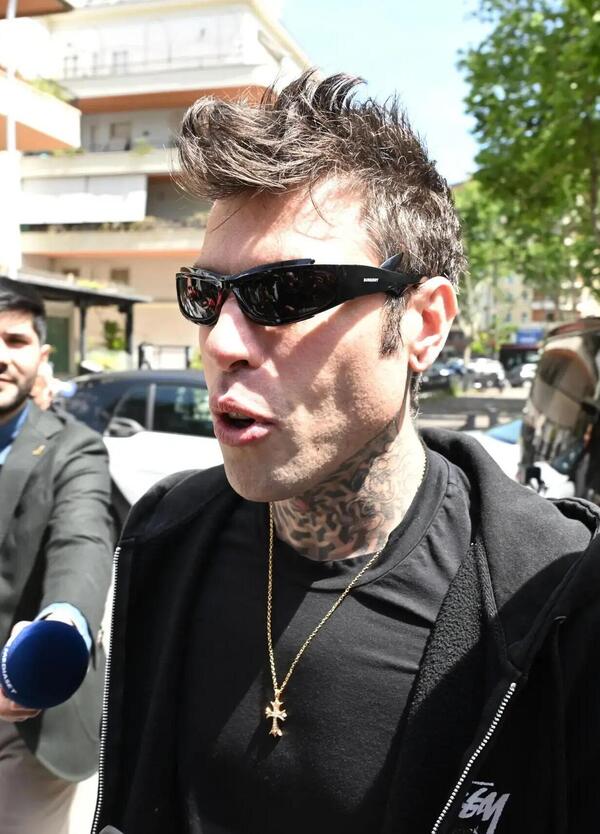 &ldquo;Fedez rester&agrave; in silenzio a lungo&rdquo;. L&rsquo;indiscrezione di Massimo Giletti a Lo stato delle cose. C&rsquo;entrano l&rsquo;omicidio Bellocco, l&rsquo;arresto dell&rsquo;ultras Rosiello e la &lsquo;ndrangheta? Il gesto di Klaus Davi&hellip;