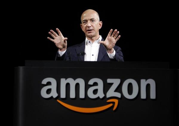 Perch&eacute; le azioni di Amazon crollano dopo il downgrade di Wells Fargo? Ecco cosa c&rsquo;entrano la concorrenza di Walmart e Starlink di SpaceX&hellip;