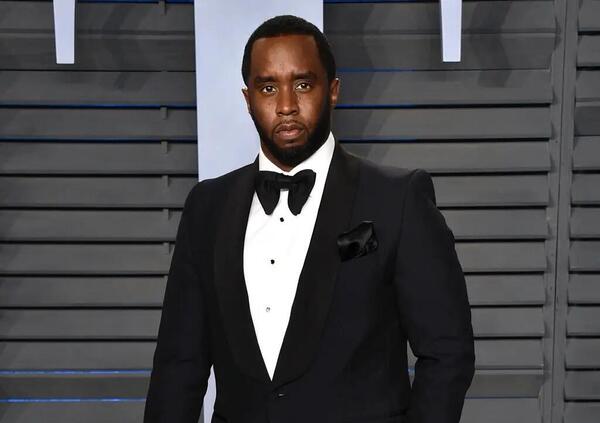 Diddy in prigione, in isolamento e sempre pi&ugrave; solo. Ma davvero altre star stanno pagando le vittime per non essere denunciate? E sulla lista di persone coinvolte nei presunti reati di Sean Combs&hellip;