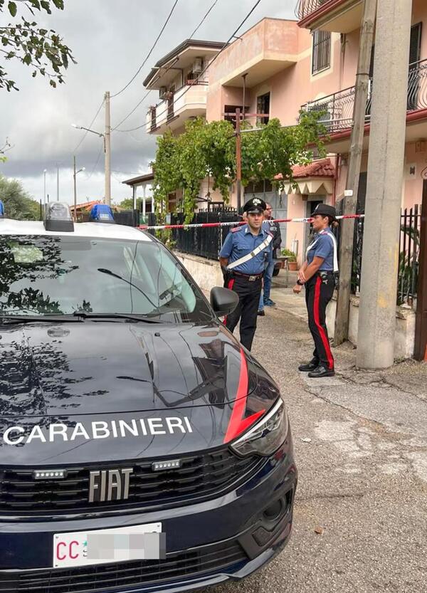 Femminicidio a Caserta: &ldquo;Pap&agrave; ha ucciso la mamma&rdquo;. Strangola la moglie davanti ai figli e poi&hellip;