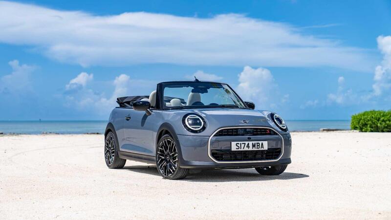 Nuova MINI Cooper cabrio: l&#039;evoluzione del divertimento a cielo aperto