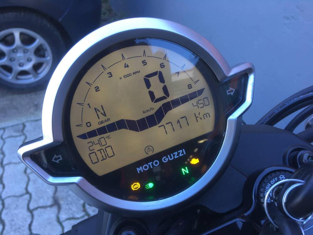 Moto Guzzi V7 Stone (2021 - 24) (20)