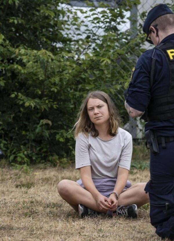 Greta Thunberg e la nuova accusa: l&rsquo;attivista incline alla violenza? E quelle marce pro Palestina con gli islamisti&hellip;