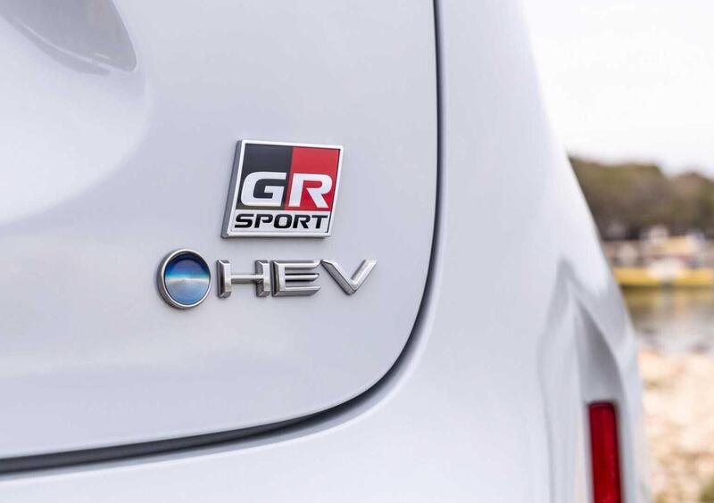 Toyota Yaris GR Sport (2024-->>) (14)