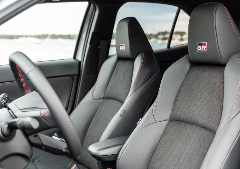 Toyota Yaris GR Sport (2024-->>) (9)