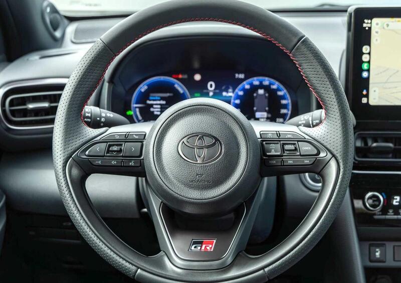 Toyota Yaris GR Sport (2024-->>) (10)