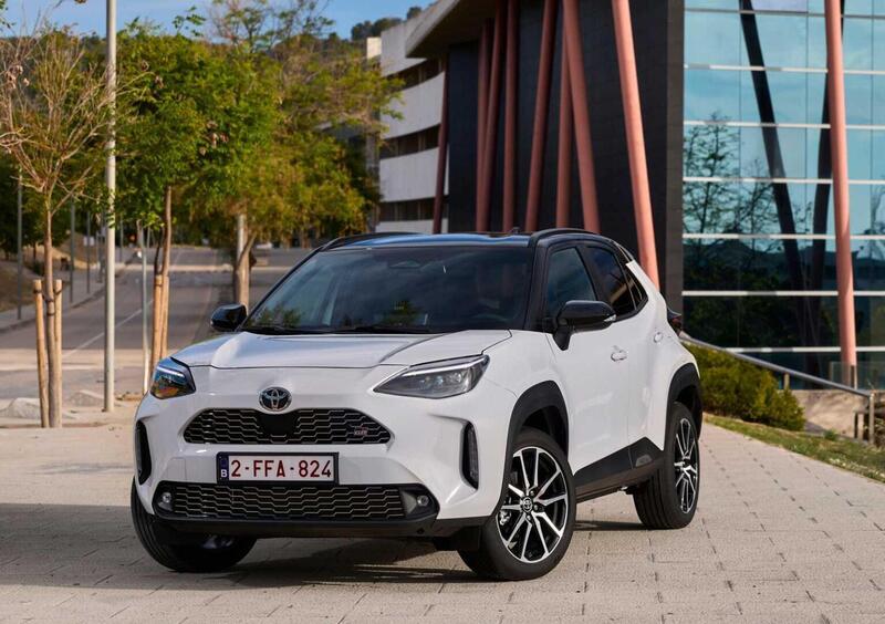 Toyota Yaris GR Sport (2024-->>) (4)