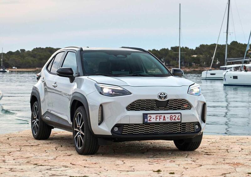 Toyota Yaris GR Sport (2024-->>) (2)