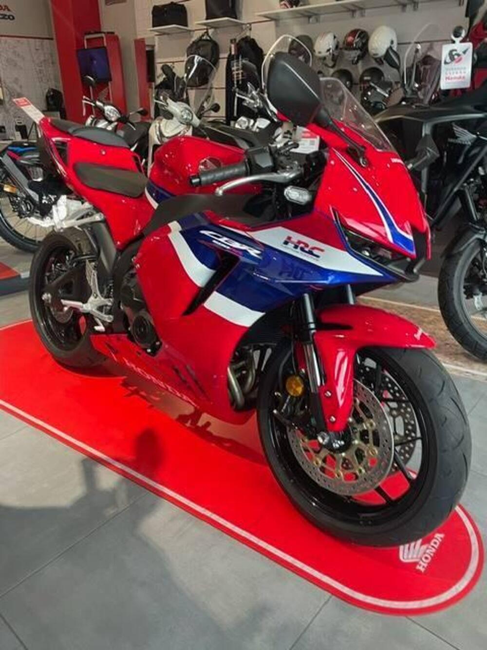 Honda CBR 600 RR (2024 - 25) (4)