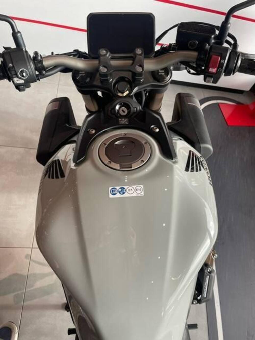 Honda CB 650 R E-Clutch (2024 - 25) (4)