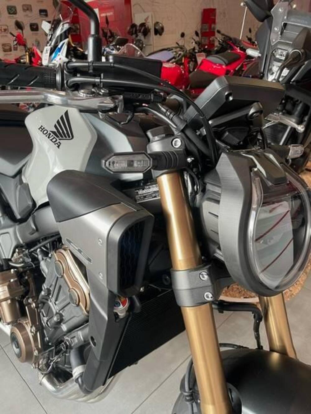 Honda CB 650 R E-Clutch (2024 - 25) (5)