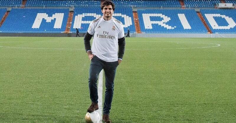 F1. Partita di calcetto tra dipendenti Ferrari? Scende in campo anche Carlos Sainz con la maglietta del Real Madrid!
