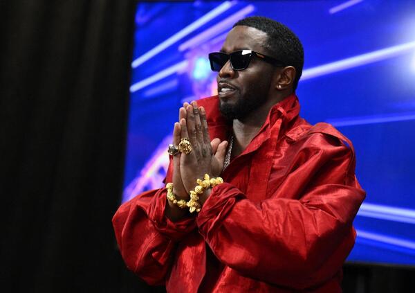 Sean Diddy Combs in prigione, c&#039;entra il razzismo? Al processo i baci della madre e i figli, la &ldquo;pacca&rdquo; a Justin Bieber e la storia che vede coinvolto Usher. E perch&eacute; Puff Daddy &egrave; dimagrito cos&igrave; tanto?