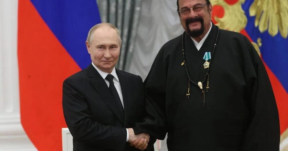 Ma com&rsquo;&egrave; messo Steven Seagal, pronto a morire per Putin? E ora c&rsquo;&egrave; chi vuole mandare l&rsquo;attore in guerra contro l&rsquo;Ucraina...