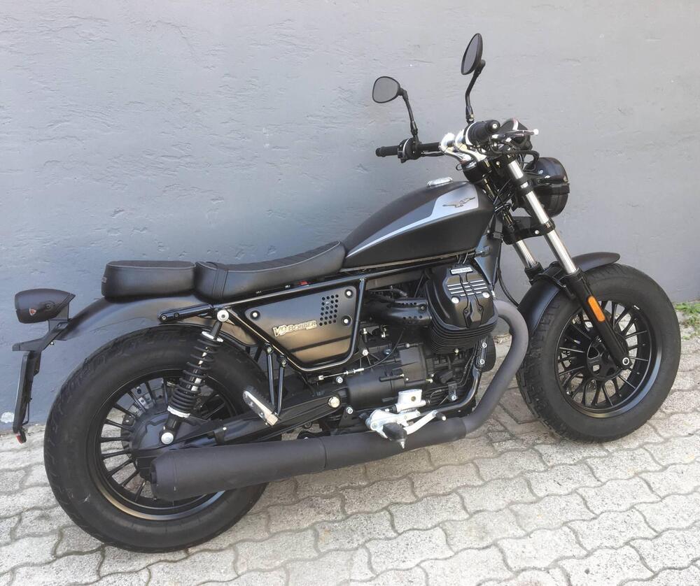 Moto Guzzi V9 Bobber (2021 - 25) (3)