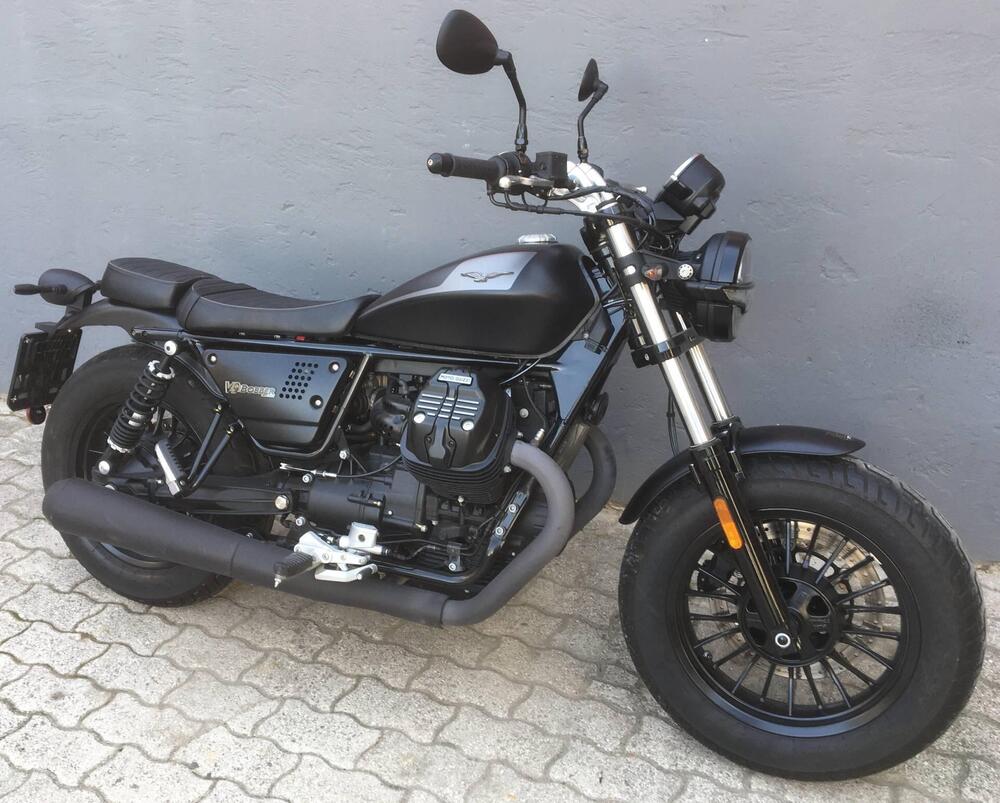 Moto Guzzi V9 Bobber (2021 - 25) (4)