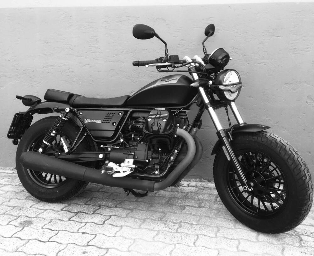 Moto Guzzi V9 Bobber (2021 - 25) (6)