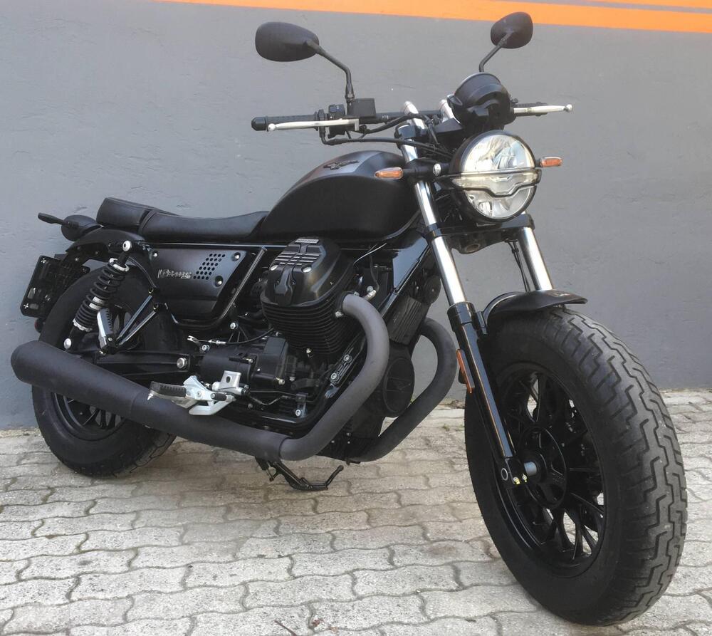 Moto Guzzi V9 Bobber (2021 - 25) (7)