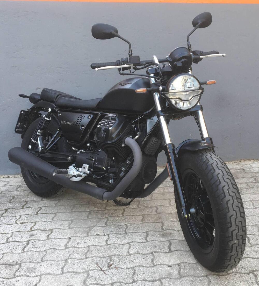 Moto Guzzi V9 Bobber (2021 - 25) (8)
