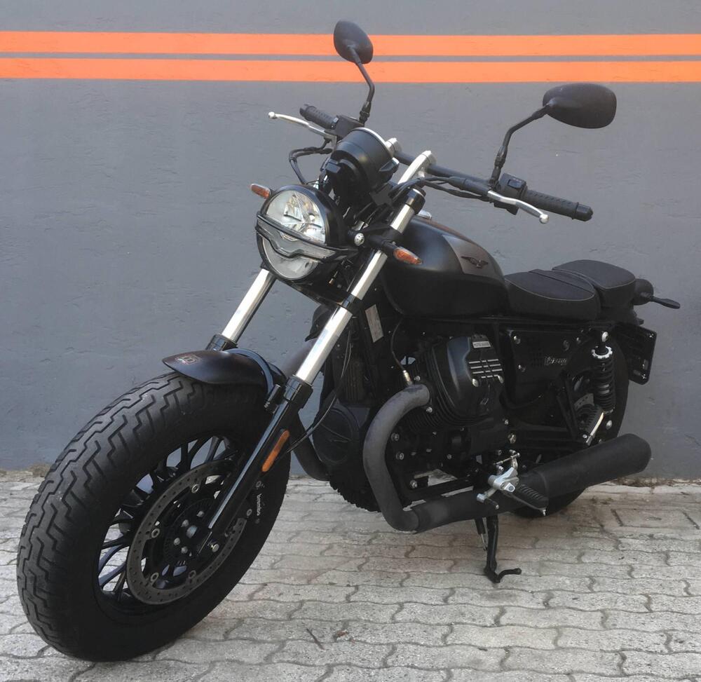 Moto Guzzi V9 Bobber (2021 - 25) (9)