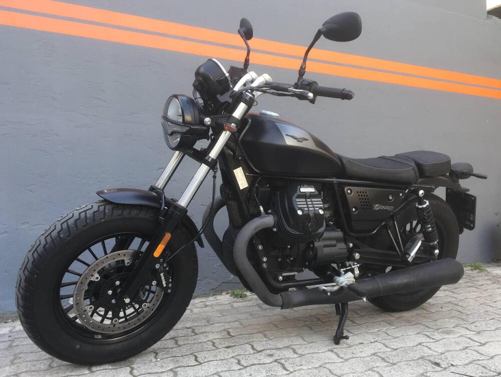 Moto Guzzi V9 Bobber (2021 - 25) (10)