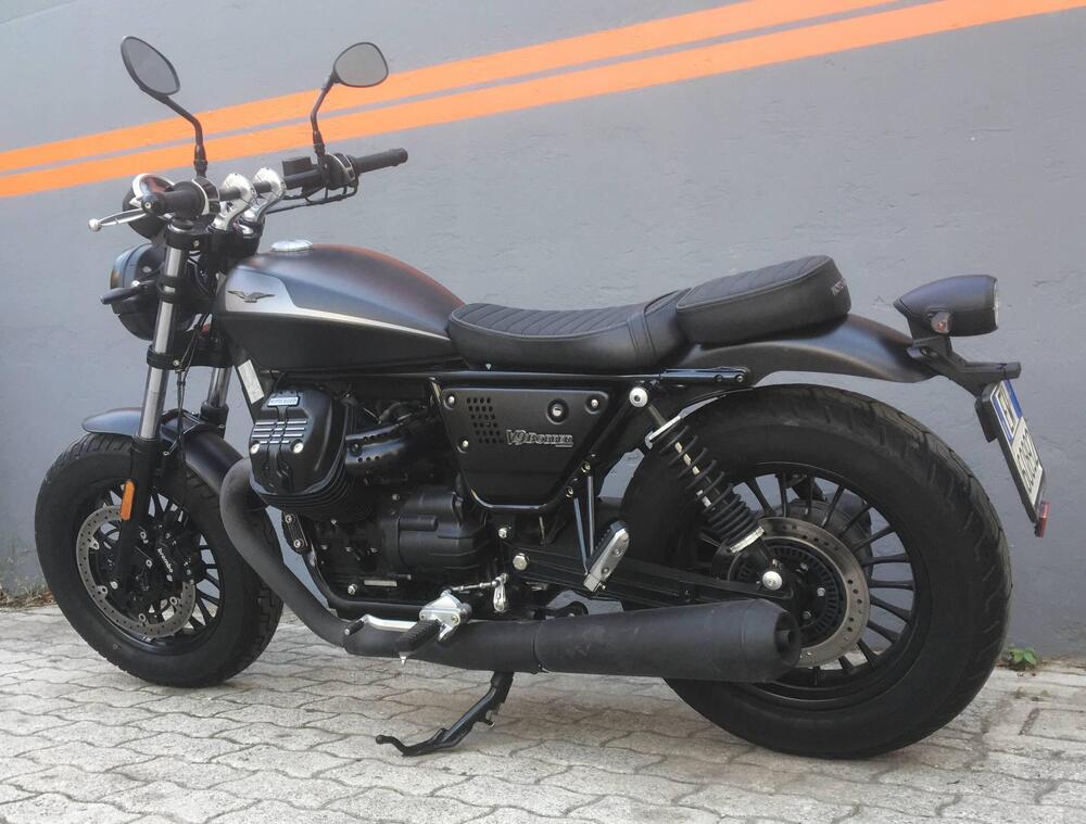 Moto Guzzi V9 Bobber (2021 - 25) (11)