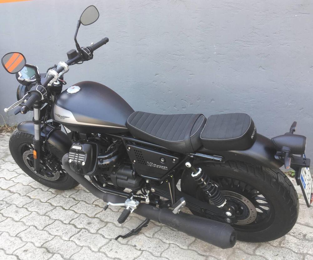 Moto Guzzi V9 Bobber (2021 - 25) (12)
