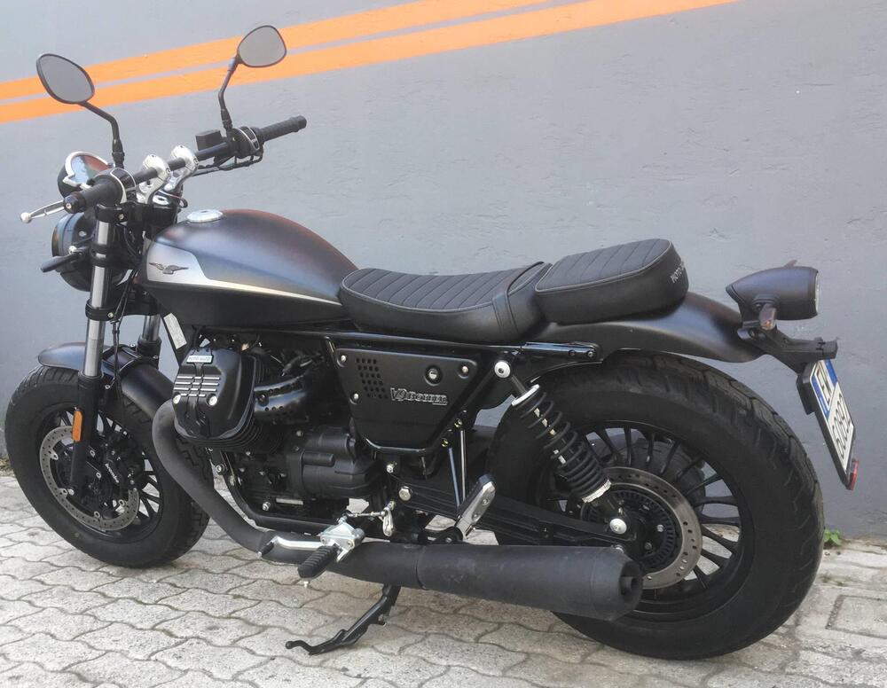 Moto Guzzi V9 Bobber (2021 - 25) (13)