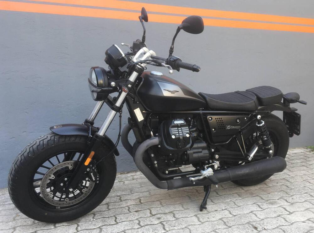 Moto Guzzi V9 Bobber (2021 - 25) (14)