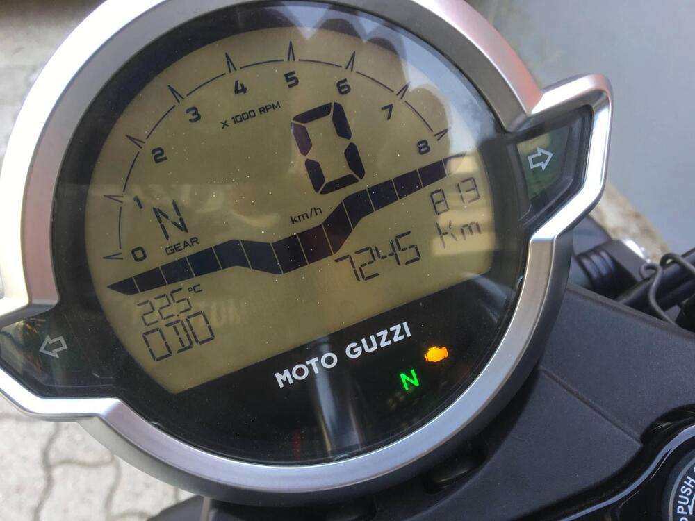 Moto Guzzi V9 Bobber (2021 - 25) (15)