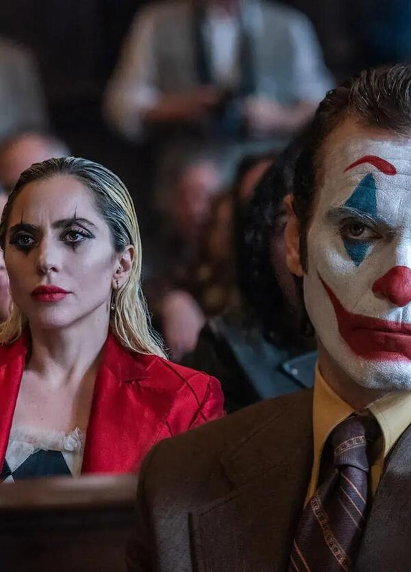 Joker: Folie &agrave; Deux rappresenta il mondo di oggi: un disastro. Tra scandali P Diddy e Kanye West, fallimenti in musica di Jennifer Lopez, Eurythmics, Sex Pistols e la guerra tra israeliani e palestinesi. Per non parlare del calcio&hellip;