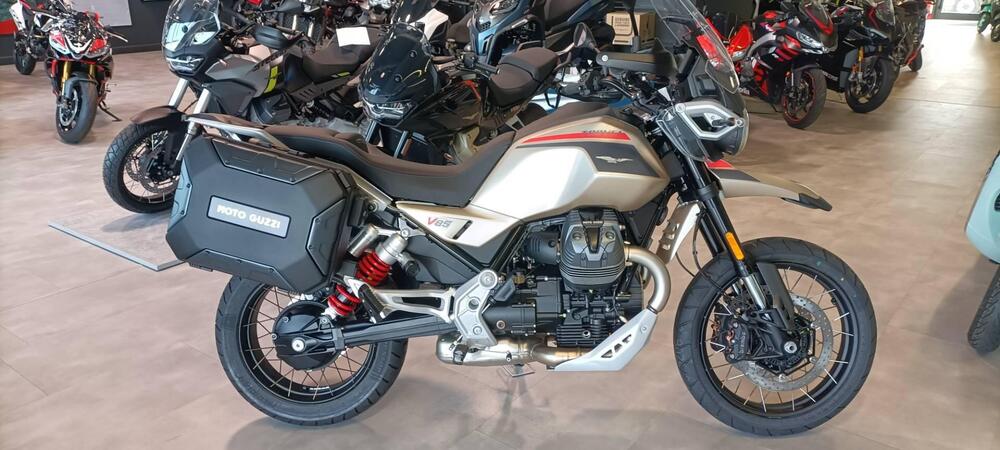 Moto Guzzi V85 TT Travel (2024 - 25)