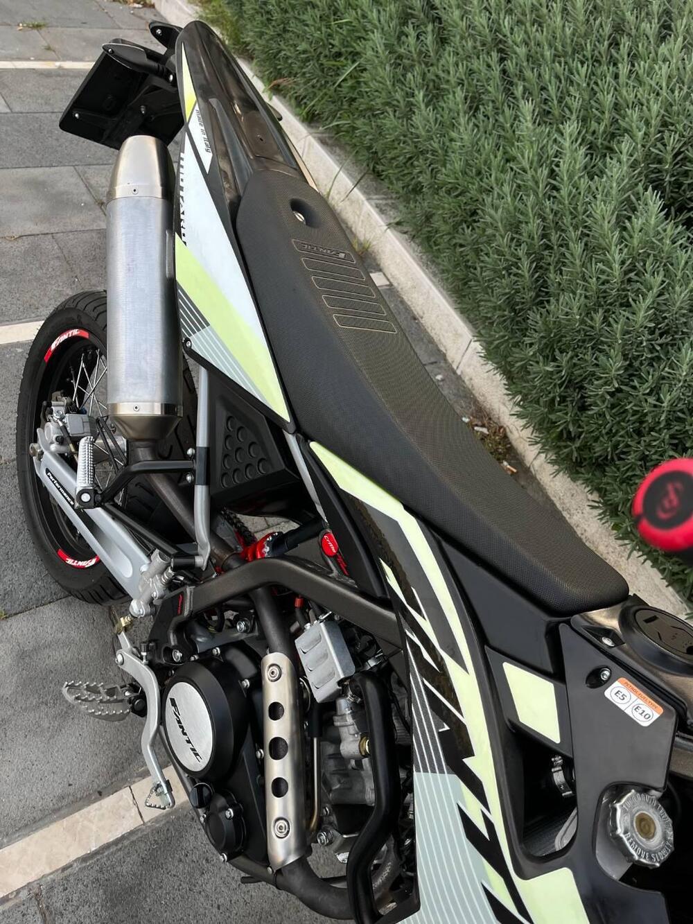 Fantic Motor Motard 125 M Performance 4t (2019) (12)